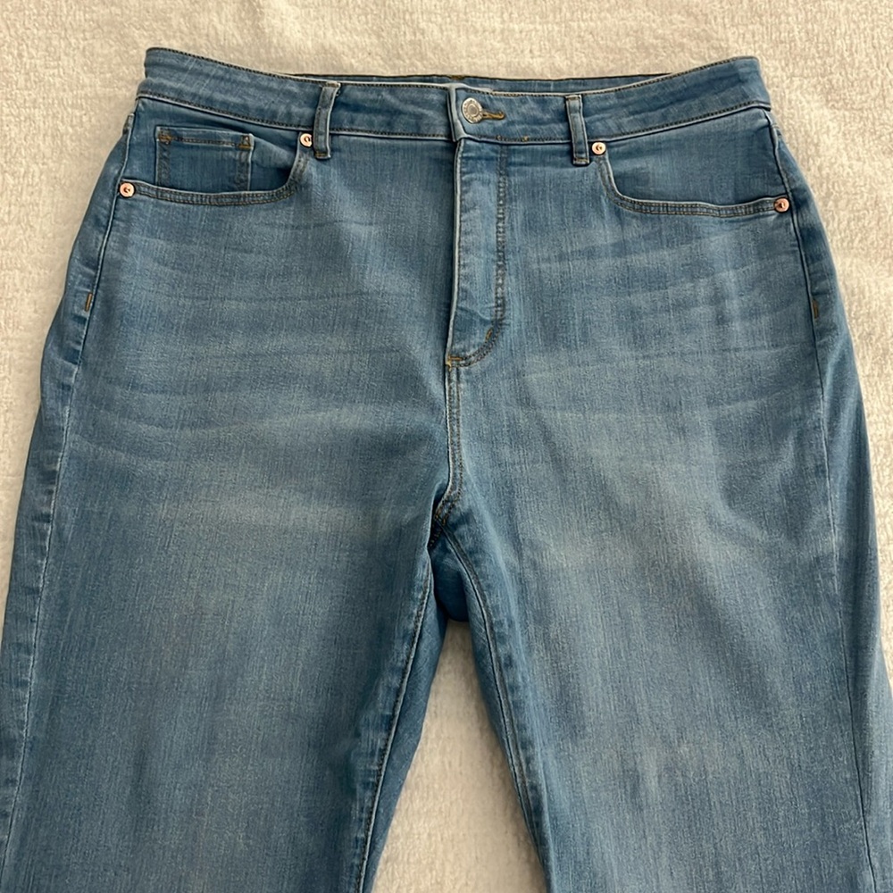 Loft the Kick Crop - size 14